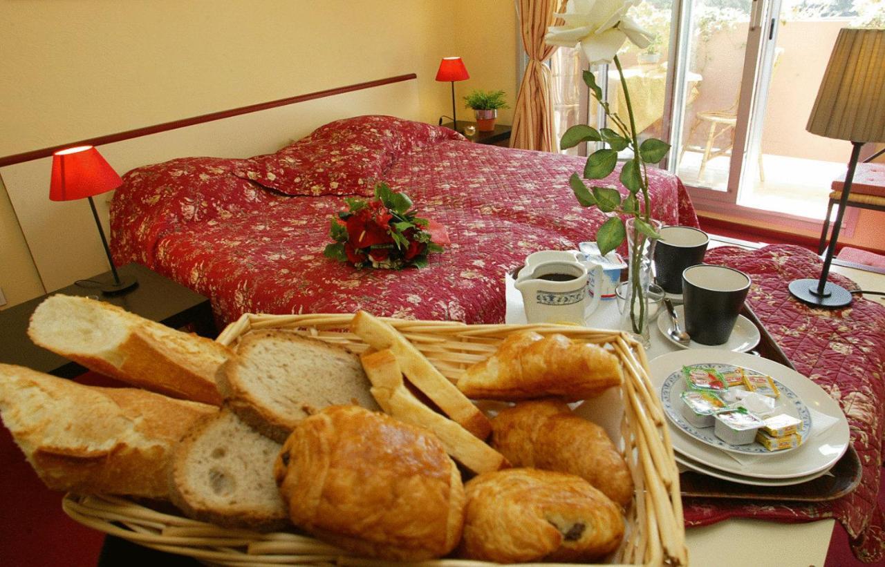 Hotel Maya Cavalaire-sur-Mer Room photo